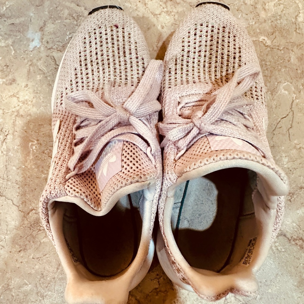 Adidas Swift Run Womens Pink Knit Running Shoes CQ2023 Size 8